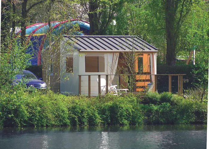 Camping Des Rochers Des Parcs キャンプ場 クレシー