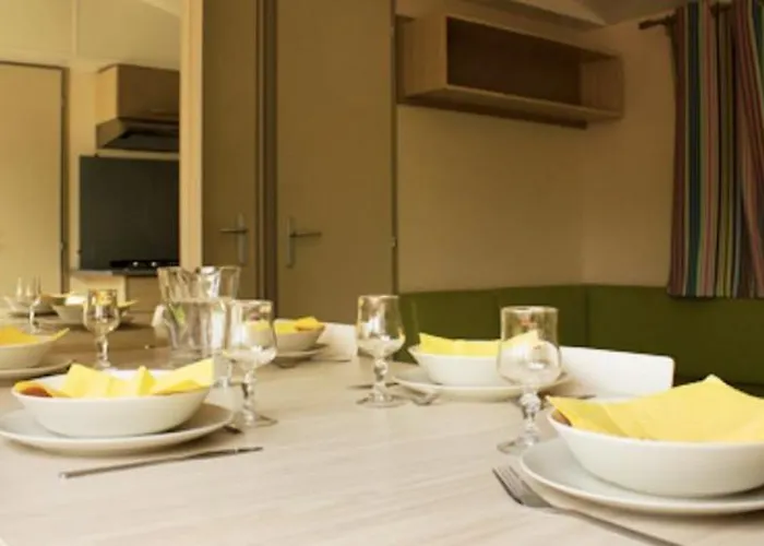 Camping Des Rochers Des Parcs 3*