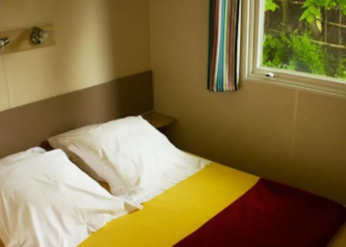 Camping Des Rochers Des Parcs キャンプ場 3*