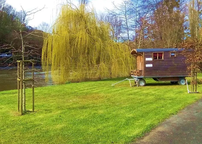 Camping Des Rochers Des Parcs キャンプ場 3*