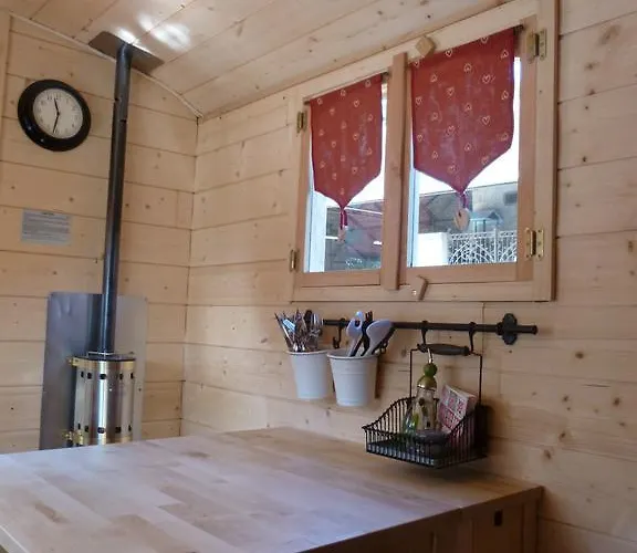 Camping Des Rochers Des Parcs キャンプ場 クレシー