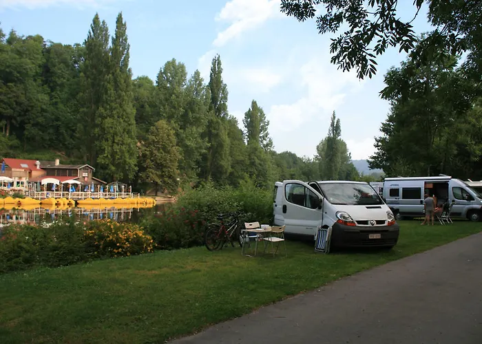 キャンプ場 Camping Des Rochers Des Parcs