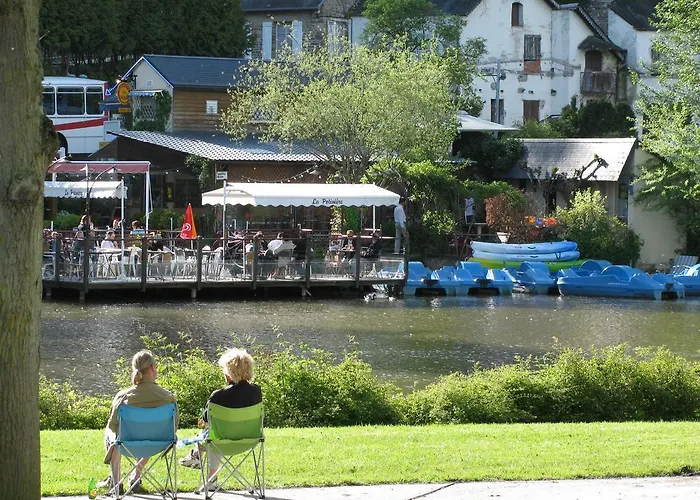 キャンプ場 Camping Des Rochers Des Parcs