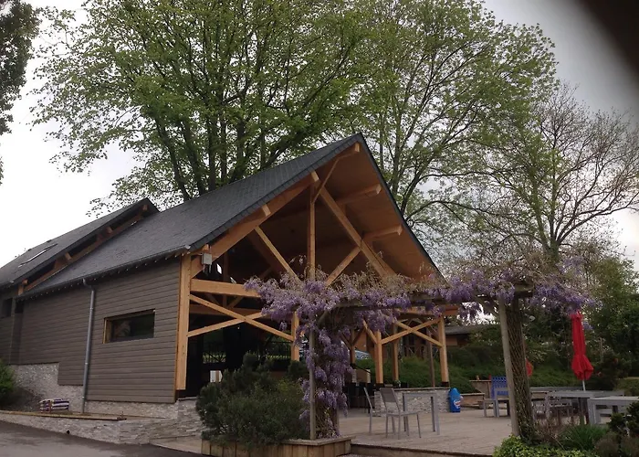 キャンプ場 Camping Des Rochers Des Parcs 3*