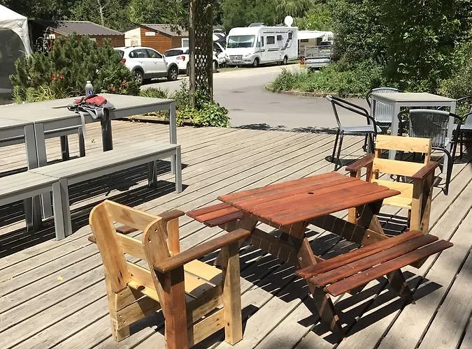 Camping Des Rochers Des Parcs キャンプ場