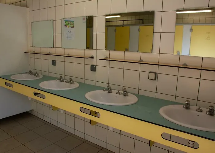 Camping Des Rochers Des Parcs キャンプ場 3*