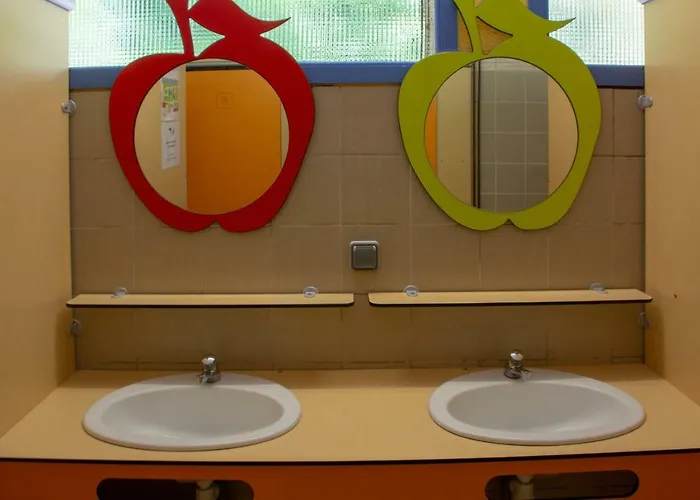 Camping Des Rochers Des Parcs 3*