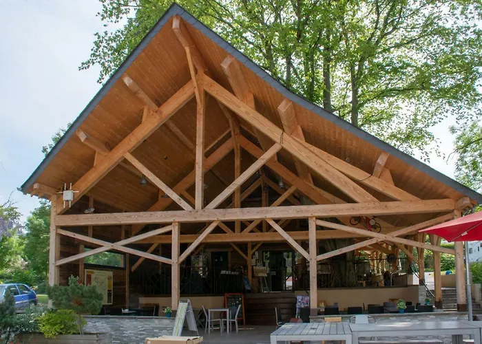 キャンプ場 Camping Des Rochers Des Parcs